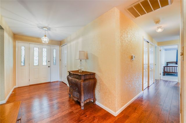 1135 Clintshire Drive, Centerville, OH 45459