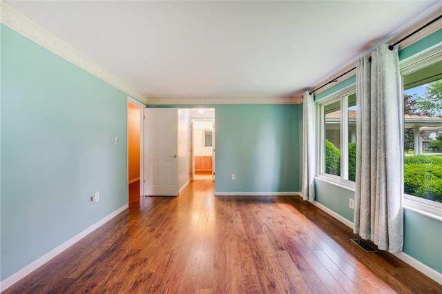 1135 Clintshire Drive, Centerville, OH 45459