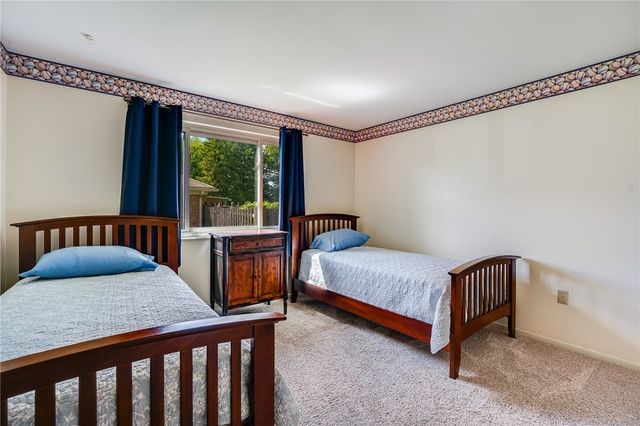 1135 Clintshire Drive, Centerville, OH 45459