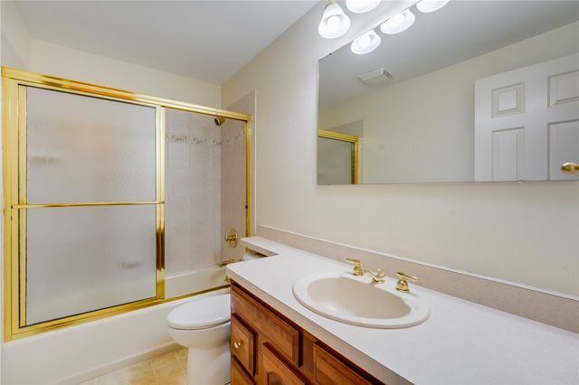 1135 Clintshire Drive, Centerville, OH 45459