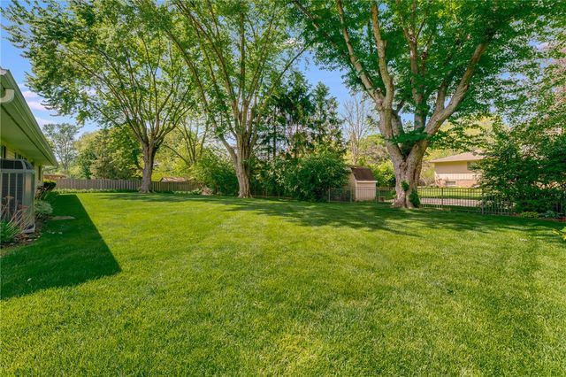 1135 Clintshire Drive, Centerville, OH 45459