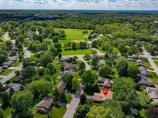 1135 Clintshire Drive, Centerville, OH 45459