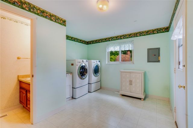 1135 Clintshire Drive, Centerville, OH 45459