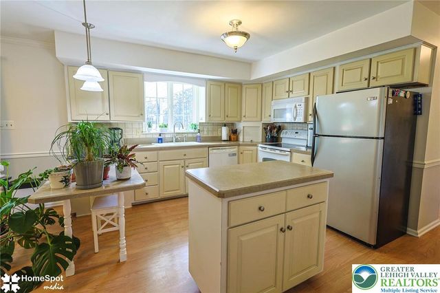 4535 Graystone Drive, Lower Nazareth Twp, PA 18064