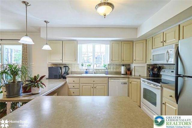 4535 Graystone Drive, Lower Nazareth Twp, PA 18064