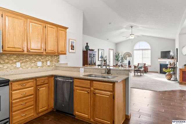 8661 N 162 Plaza, Bennington, NE 68007