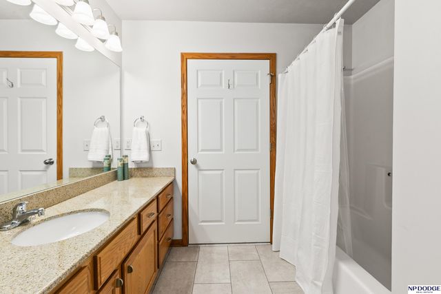 8661 N 162 Plaza, Bennington, NE 68007