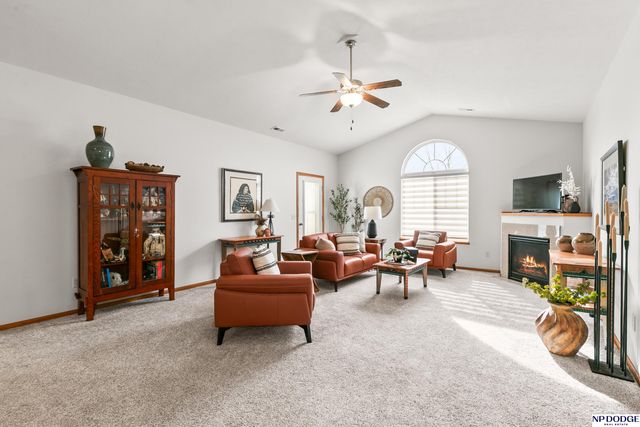 8661 N 162 Plaza, Bennington, NE 68007