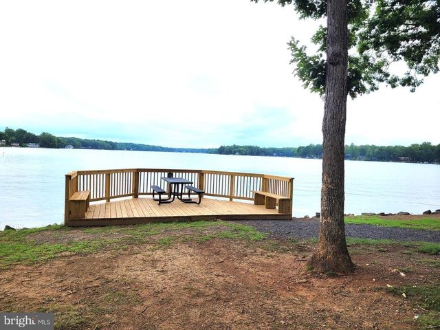 400 BATTLEFIELD RD, Locust Grove, VA 22508