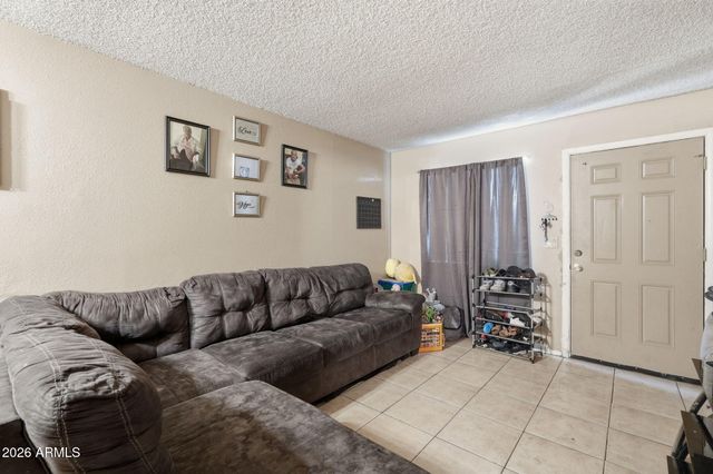 1415 N PLEASANT Drive, Chandler, AZ 85225