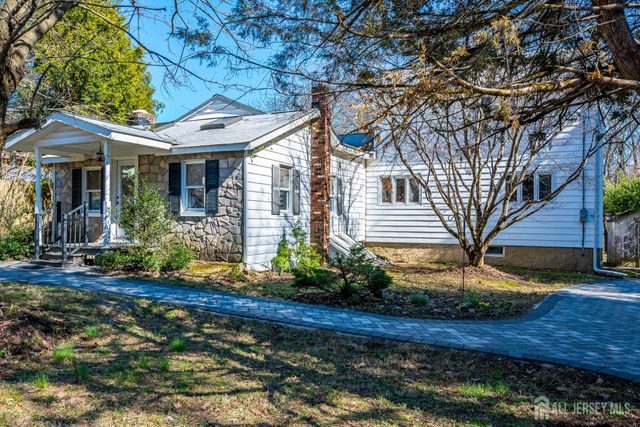 16 Skytop Road, Lebanon Twp, NJ 07853
