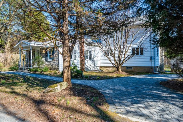 16 Skytop Road, Lebanon Twp, NJ 07853