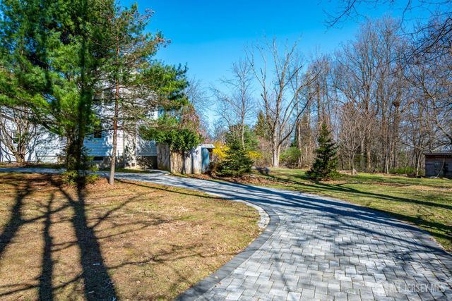 16 Skytop Road, Lebanon Twp, NJ 07853