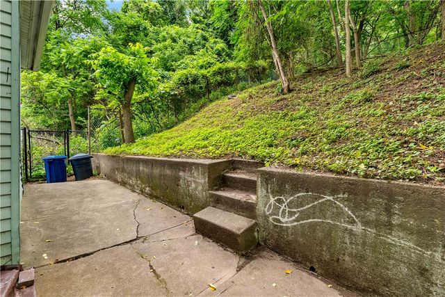 1042 Blackadore St, Homewood Brushton, PA 15221