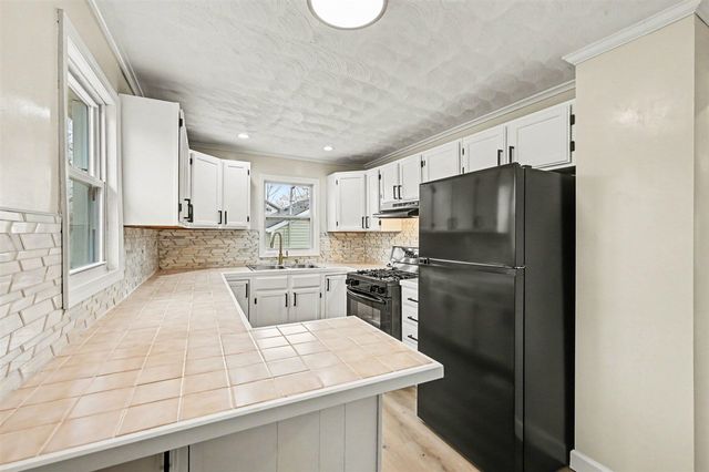 1215 Palmer Avenue, Kalamazoo, MI 49001