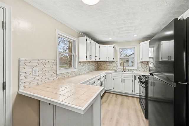 1215 Palmer Avenue, Kalamazoo, MI 49001