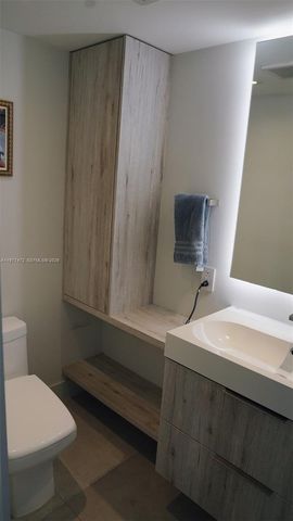 540 Brickell Key Dr 1711, Miami, FL 33131