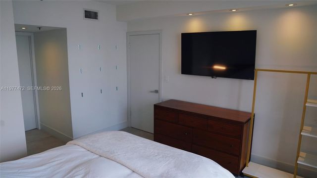 540 Brickell Key Dr 1711, Miami, FL 33131