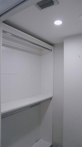 540 Brickell Key Dr 1711, Miami, FL 33131