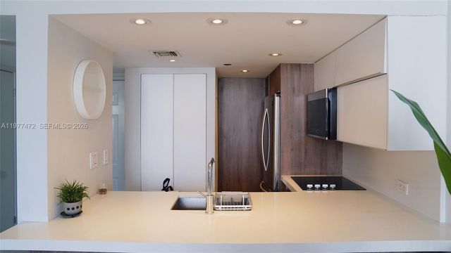 540 Brickell Key Dr 1711, Miami, FL 33131