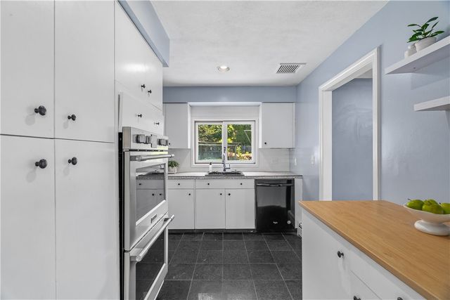 32 Ridge Road, Bristol, RI 02809
