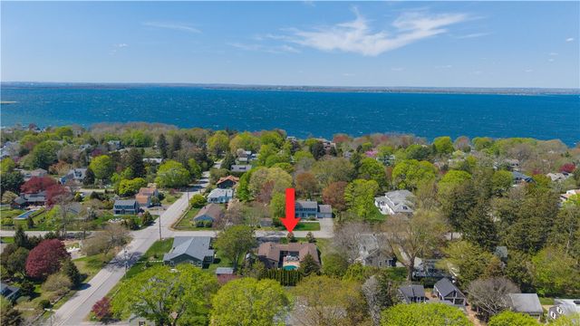 32 Ridge Road, Bristol, RI 02809