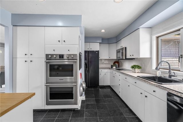 32 Ridge Road, Bristol, RI 02809