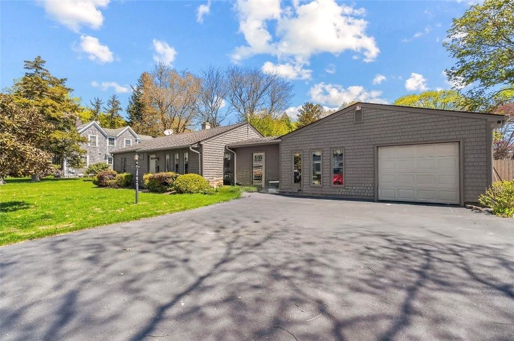 32 Ridge Road, Bristol, RI 02809