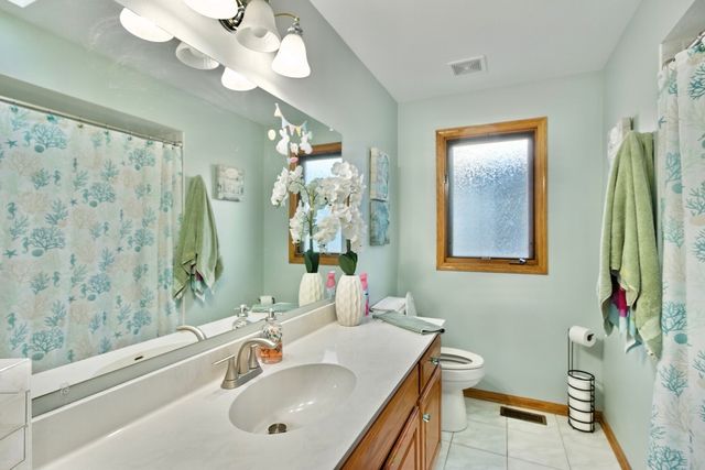 7051 W 64th Place, Chicago, IL 60638