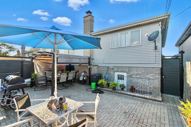 7051 W 64th Place, Chicago, IL 60638