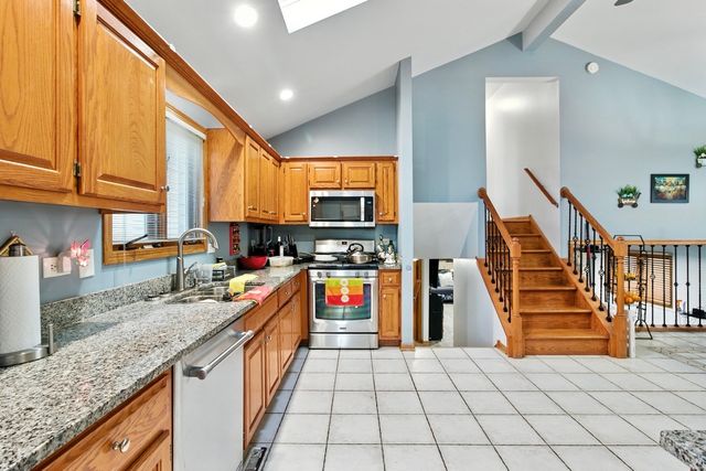 7051 W 64th Place, Chicago, IL 60638