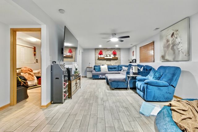 7051 W 64th Place, Chicago, IL 60638