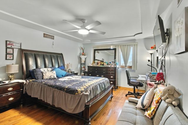 7051 W 64th Place, Chicago, IL 60638