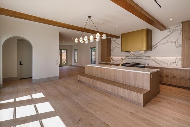 2627 Tangley Road, West University Place, TX 77005