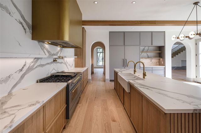 2627 Tangley Road, West University Place, TX 77005