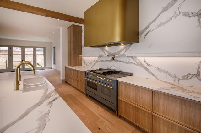 2627 Tangley Road, West University Place, TX 77005