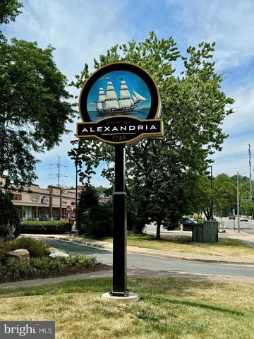 628 FOUR MILE RD, Alexandria, VA 22305