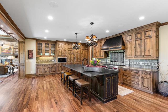 6823 Alpine Trail, Eden Prairie, MN 55346