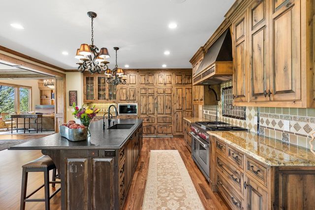 6823 Alpine Trail, Eden Prairie, MN 55346