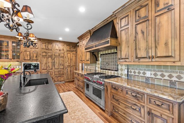 6823 Alpine Trail, Eden Prairie, MN 55346