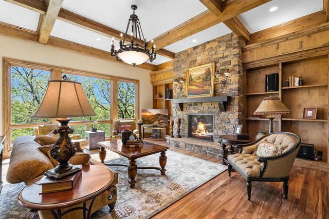 6823 Alpine Trail, Eden Prairie, MN 55346