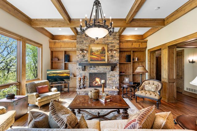 6823 Alpine Trail, Eden Prairie, MN 55346