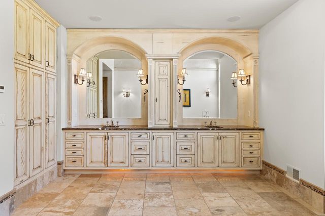 6823 Alpine Trail, Eden Prairie, MN 55346