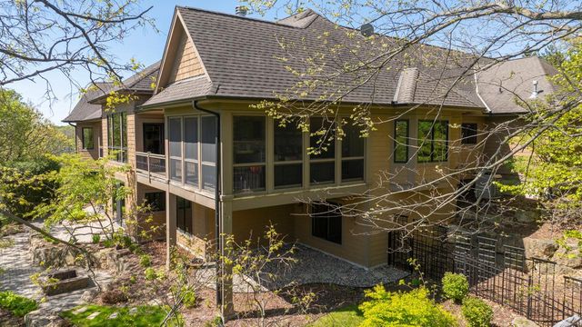6823 Alpine Trail, Eden Prairie, MN 55346