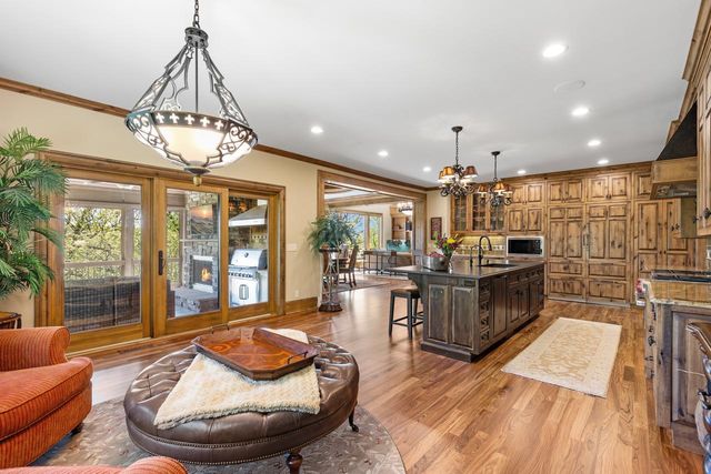 6823 Alpine Trail, Eden Prairie, MN 55346