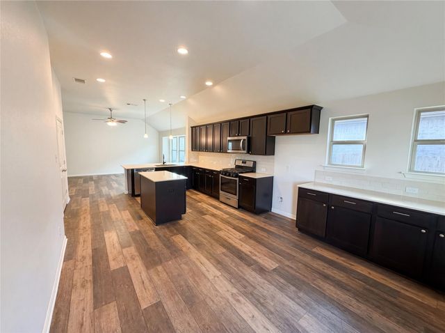 543 Tanda LN, Hutto, TX 78634