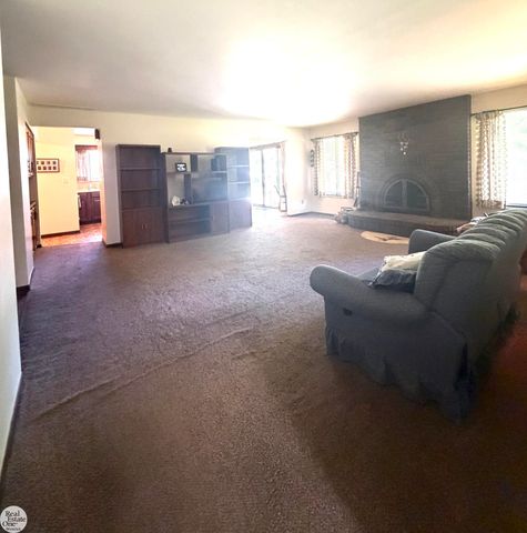 5374 Pointe Drive, East China Twp, MI 48054