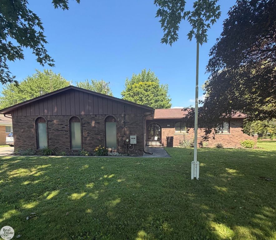 5374 Pointe Drive, East China Twp, MI 48054