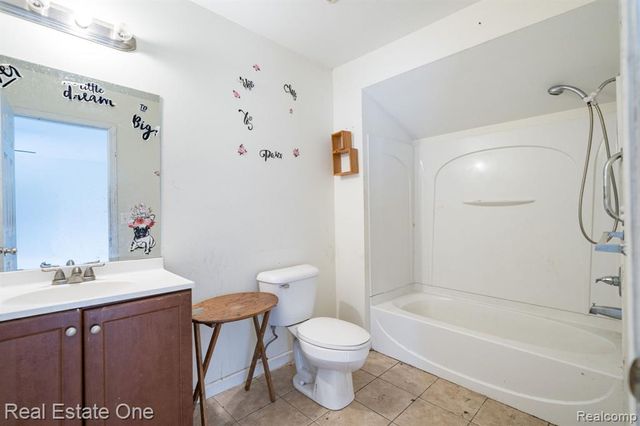 18410 Inkster Road, Redford, MI 48240