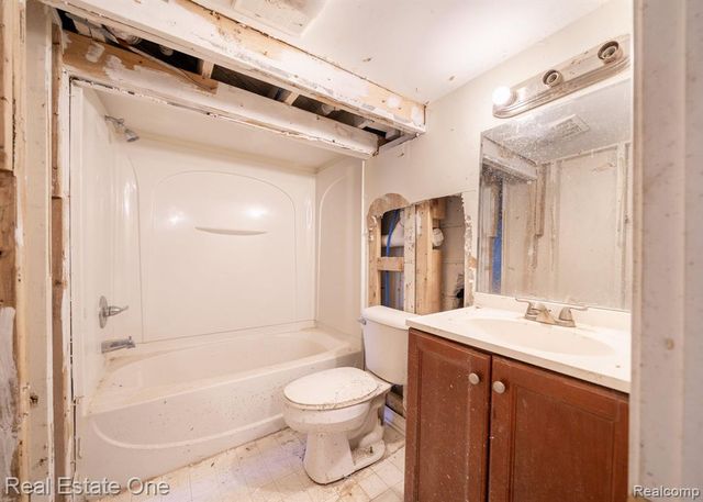 18410 Inkster Road, Redford, MI 48240